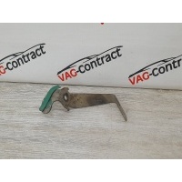 Кронштейн звукового сигнала Volkswagen Passat B6 2008 3C0951182