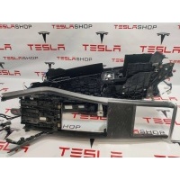 Вещевой ящик центральной консоли Tesla Model S 2-й рест. 2021 1614323-03-B,1564400-83-E