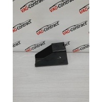 Кронштейн буксировочной петли Audi Q5 2009 8R0813383