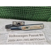 Крепление капота Volkswagen Passat B5 2000 3B0823301A
