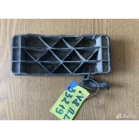 Кронштейн левый бампера переднего Audi V8 Peugeot 441807253B 441807253B
