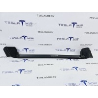 уплотнитель Tesla Model Y 2021 1500064-00