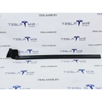 уплотнитель Tesla Model Y 2021 1500063-00