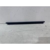 Уплотнитель двери Renault Duster 1 2010 - 2021 823300033R