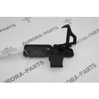 Крючок капота Land Rover Discovery L462 2016 LR137754