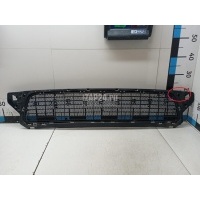 Решетка в бампер центральная Renault Duster 2012 622540008R