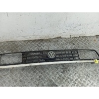 решетка радиатора С ЭМБЛЕМОЙ И БЕЛОЙ НАКЛАДКОЙ. Volkswagen Jetta 2 1986 165853653E