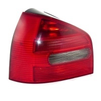 LAMPA TYLNA AUDI A3 96 - 99 1323880E