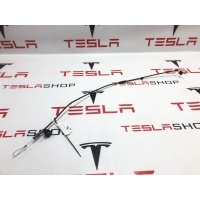 Трос капота Rivian R1T 2022 211202