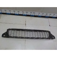 Решетка в бампер центральная Renault Duster 2012 622540008R