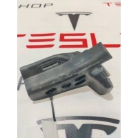 Уплотнитель Tesla Model X 2019 1049420-00-D