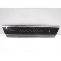 Накладка крышки багажника Nissan Maxima J30 (1988—1994) 1989 8481085E00
