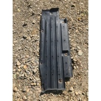 Крышка шасси левая mazda 3 bk br5s56371