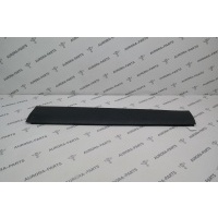 Молдинг, накладка передней двери снизу RH Land Rover Discovery Sport L550 2014 LR073078