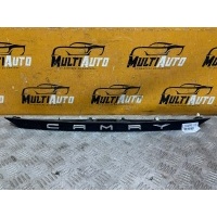 Накладка крышки багажника Toyota Camry 70 2018 7681106b70