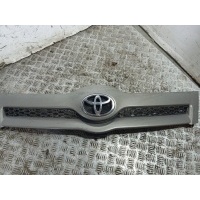 решетка радиатора В БАМПЕР , СЕРАЯ. Toyota Corolla Verso 2006 53111-0F010,53117-0F010