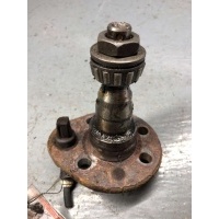 Цапфа задняя (ось ступицы) Volkswagen Golf 3 1996 333501117A