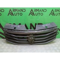 решетка радиатора Renault Sandero 1 2009-2014 8200798524