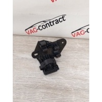 Кронштейн трубок кондиционера Volkswagen Polo 6 2020 6C0820771