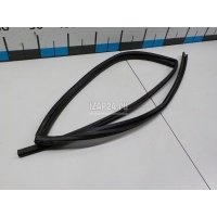 Уплотнитель стекла двери Toyota Camry V50 (2011 - 2018) 6815206090