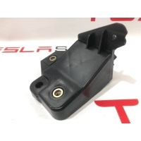 Кронштейн Tesla Model S 2019 1061331-00-B,1020793-00-B