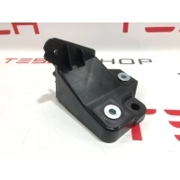 Кронштейн Tesla Model S 2019 1061332-00-B,1020792-00-B