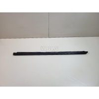 Накладка стекла заднего правого Renault Duster 2012 828201118R