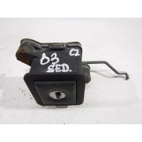Кнопка открывания багажника Volkswagen Passat B3 (1988—1993) 357827571A