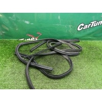 Уплотнители капота Mercedes-Benz CLS W219 2005 A2116280398