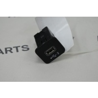 Разъем USB Jeep Wrangler JL 2017 7CD16DX9AA