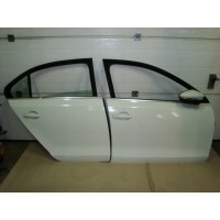 Дверь правая передняя volkswagen jetta vl lc9a 5c6831056g