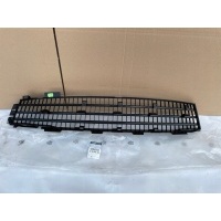 Renault clio iii центральная решётка бампера передняя
