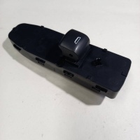 Кнопка стеклоподъемника переднего правого Chevrolet Malibu 9 2018 23308159
