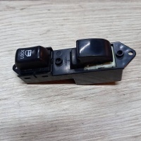 Кнопка стеклоподъемника переднего правого Mitsubishi Outlander 2 2008 MR587946