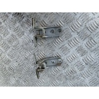 Петля двери Mitsubishi L200 (2006-2015) 2012 5702A033, 5702A034