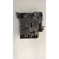 Крепление блока предохранителей Audi A3 8P 2008 8P4907368