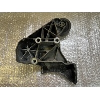 Кронштейн двигателя VOLKSWAGEN Phaeton 2005 077121235N