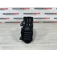Дефлектор в торпедо центральный Nissan Note 1 E11 2011 68750BH00A