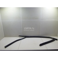 Уплотнитель стекла двери Renault Megane III (2009 - 2016) 803300028R