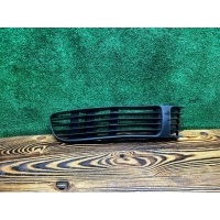 Заглушка (решетка) в бампер передний Volkswagen Passat B5 1998 3B0853678B