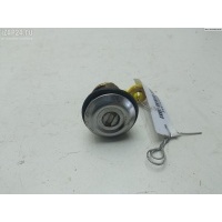 Личинка замка Перед. L Toyota Yaris Verso 2003