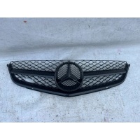 Решетка радиатора мерседес c - klasa w204 amg 6.3 рестайлинг 2010 63amg передняя