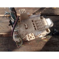 Блок предохранителей Toyota Yaris 1 2003 827300D040