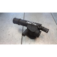 Фланец (тройник) системы охлаждения Volkswagen Jetta 4 поколение 2004 038121132D