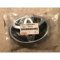 Значек эмблема toyota yaris ii 20005 - 2012 оригинал новый 75311 - 0d030