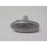 Повторитель на крыло белый Mazda MPV II (LW) (1999 - 2006) GJ6A51120C