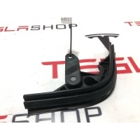 Уплотнитель Tesla Model X 2019 1049386-00-C,1473350-00-C