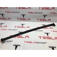 уплотнитель Tesla Model X 2019 1072080-00-B,1072080-80-D