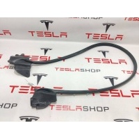 Уплотнитель Tesla Model S 2019 6009594-00-D