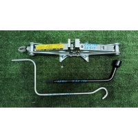 домкрат Toyota Corolla Fielder ZRE144 2008 09111-12160